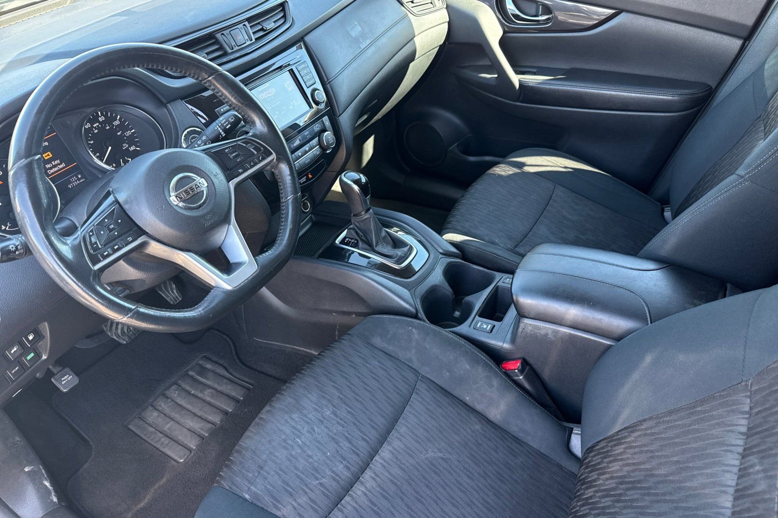 Used 2018 Nissan Rogue SV image 7