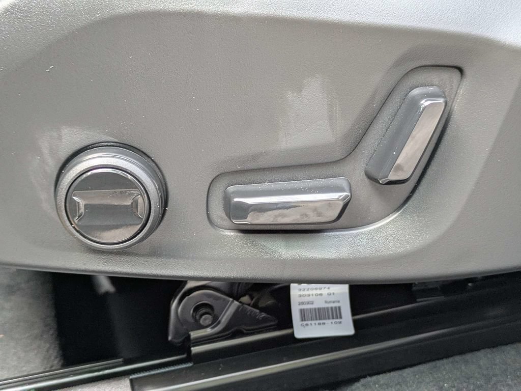 New 2026 Volvo XC60 B5 Plus w/ Protection Package Premier AWD/4WD image 20