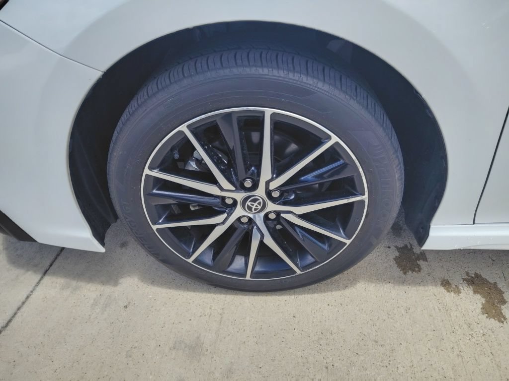 Used 2023 Toyota Camry SE FWD image 2