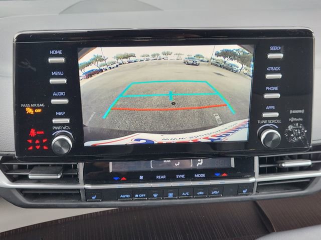 Used 2023 Toyota Sienna XLE FWD image 15