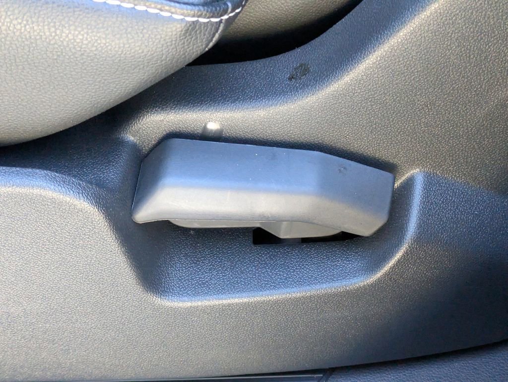 Certified 2024 Volkswagen Atlas Cross Sport SEL R-Line image 17