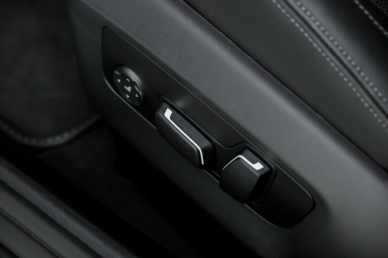 Used 2025 BMW M5 w/ Carbon Package AWD/4WD image 26