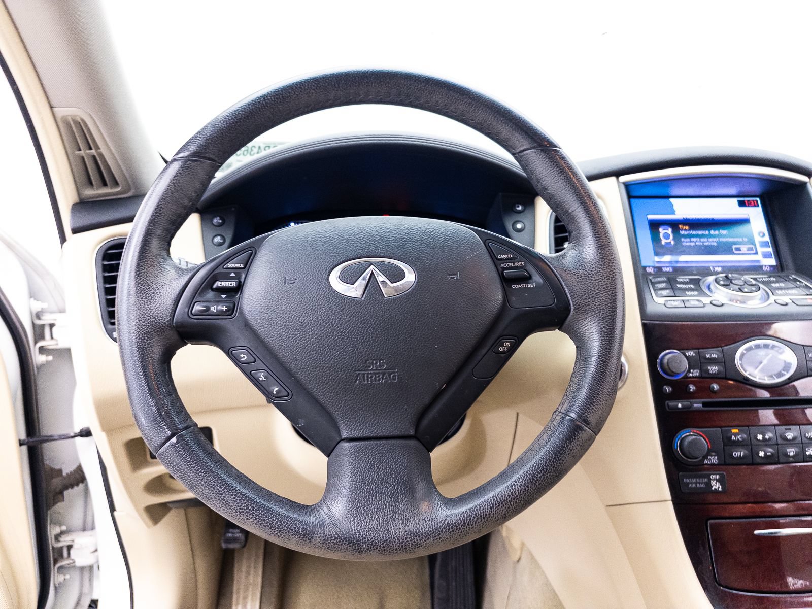 Used 2017 INFINITI QX50 2WD w/ Deluxe Touring Package image 26