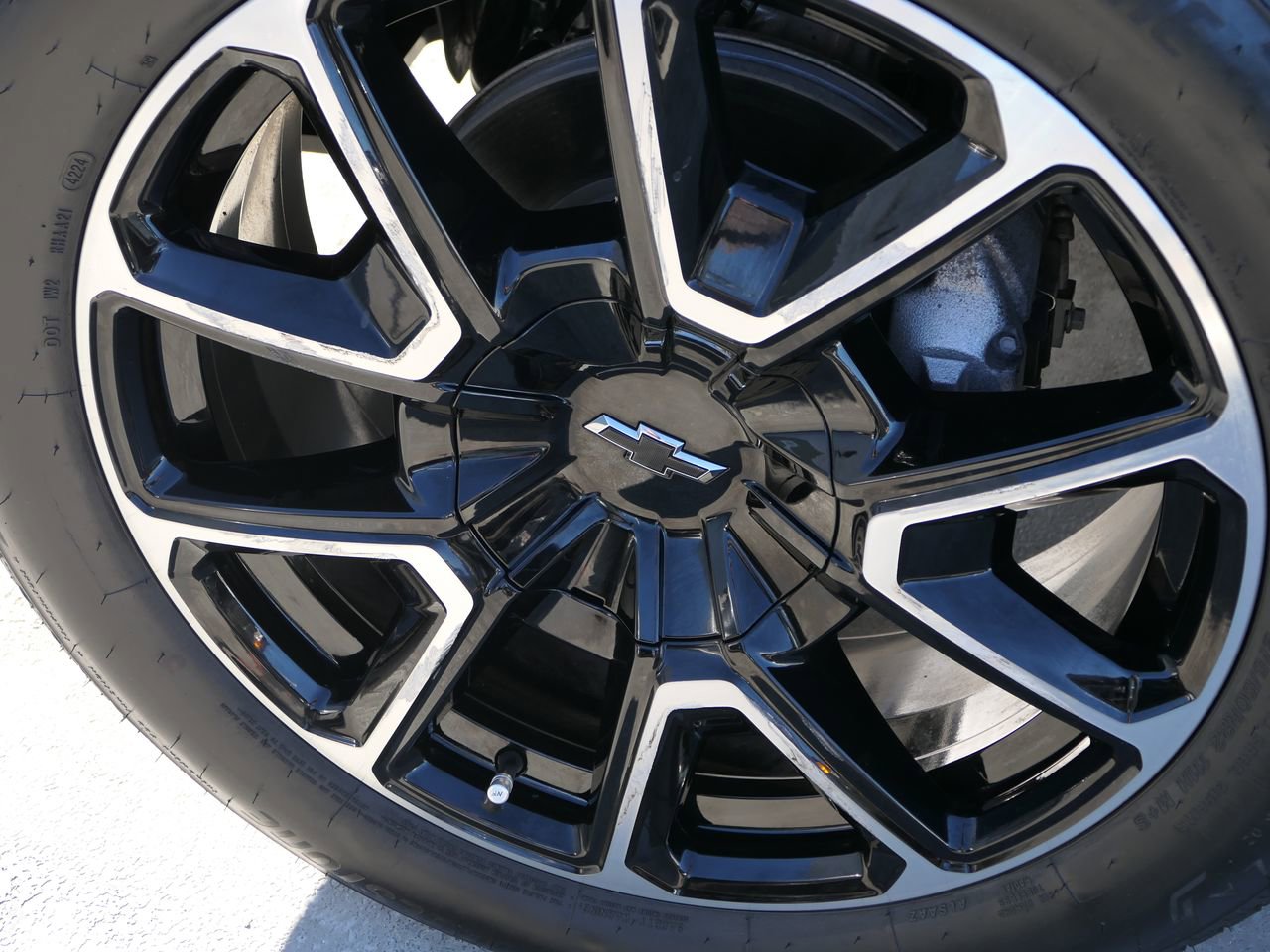 Used 2025 Chevrolet Suburban RST w/ Sun And Tow Package image 11