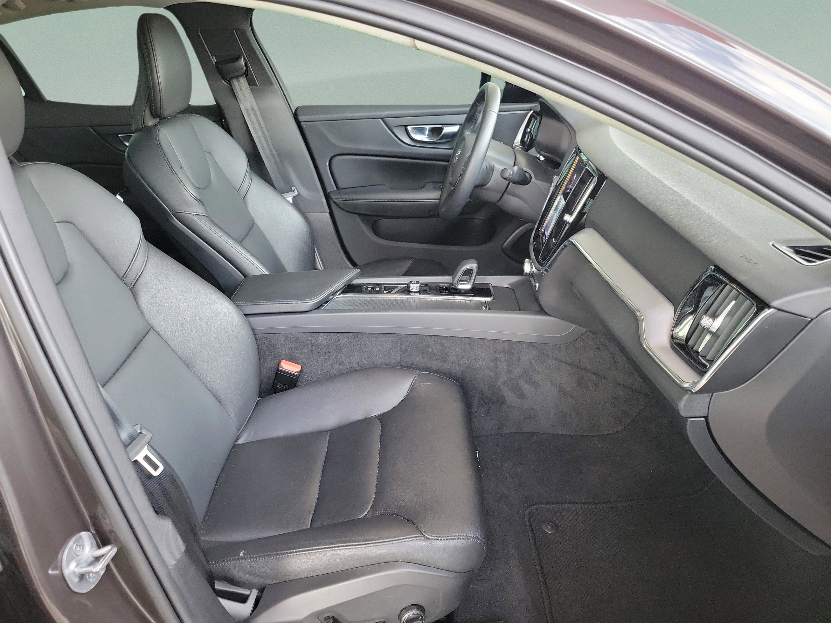 Used 2024 Volvo S60 B5 Core image 8