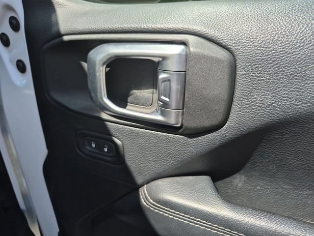 Used 2018 Jeep Wrangler Unlimited Sahara AWD/4WD image 27