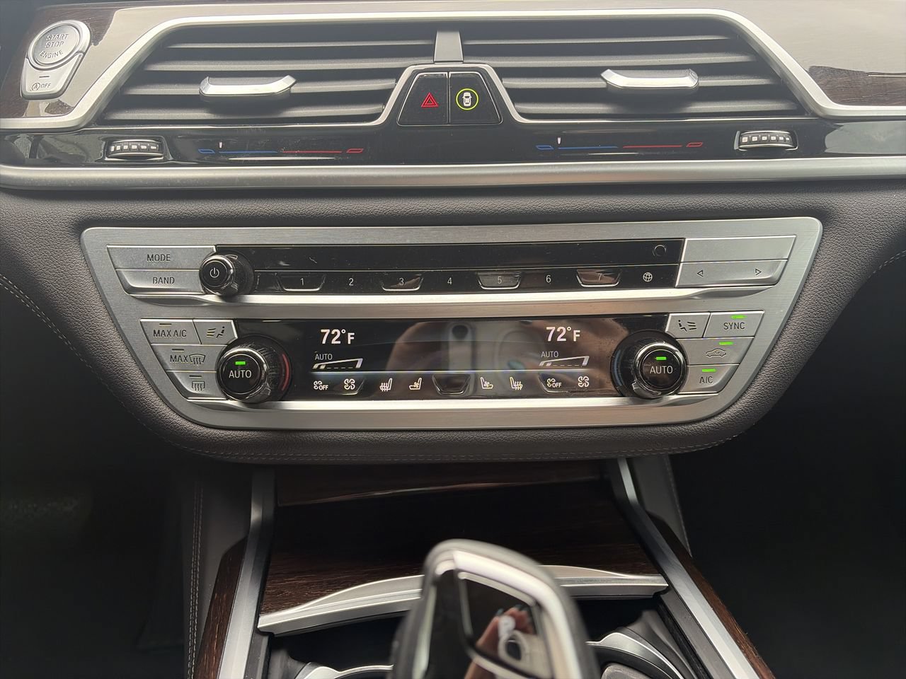 Used 2022 BMW 750i xDrive w/ Executive Package AWD/4WD image 27