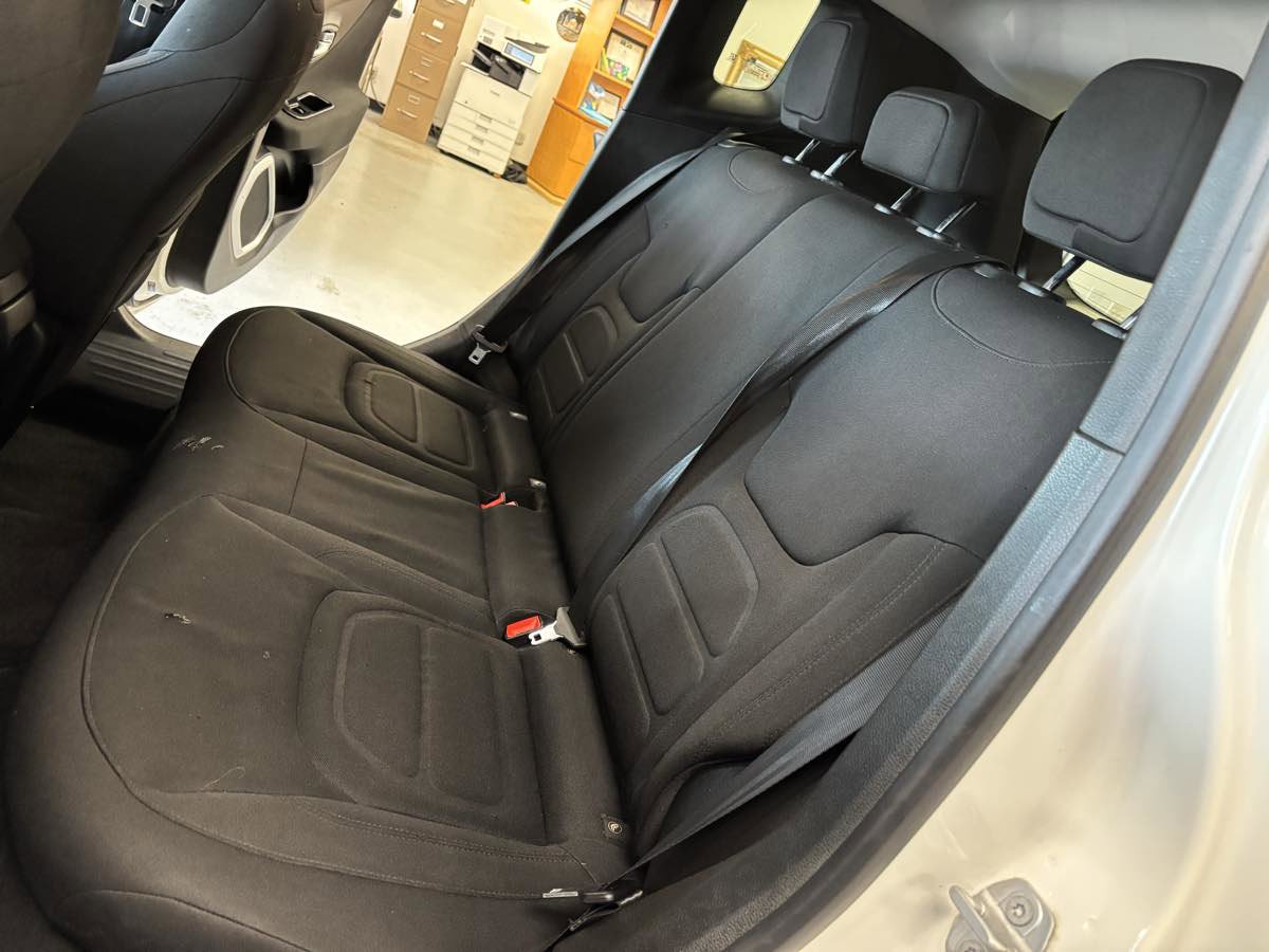 Used 2018 Jeep Renegade Latitude FWD image 19