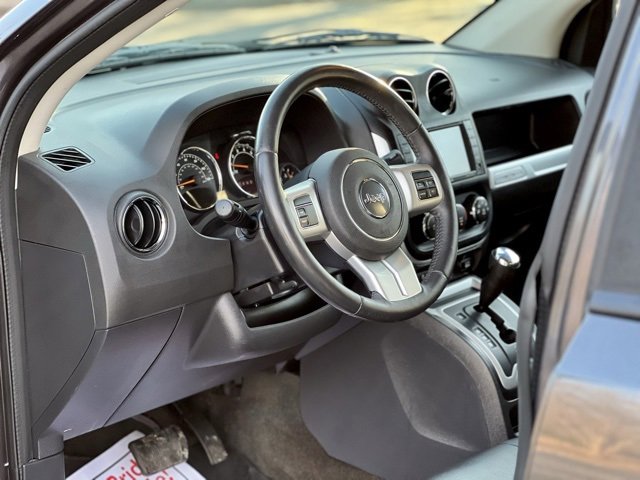 Used 2016 Jeep Compass Latitude image 11