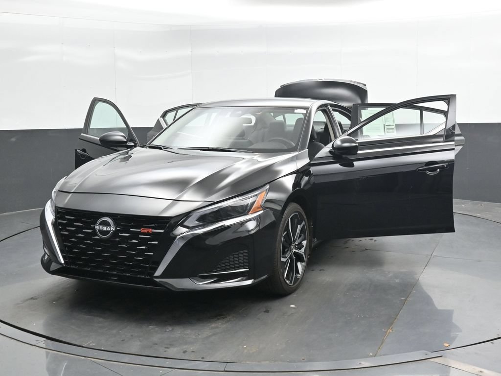 Used 2025 Nissan Altima 2.5 SR w/ SR Premium Package FWD image 47