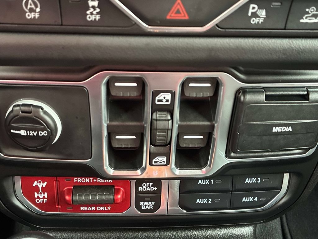 Certified 2026 Jeep Gladiator Rubicon w/ Dual Top Group AWD/4WD image 29