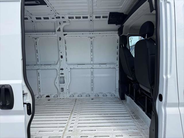 Used 2025 RAM ProMaster 2500 w/ Convenience Group FWD image 13