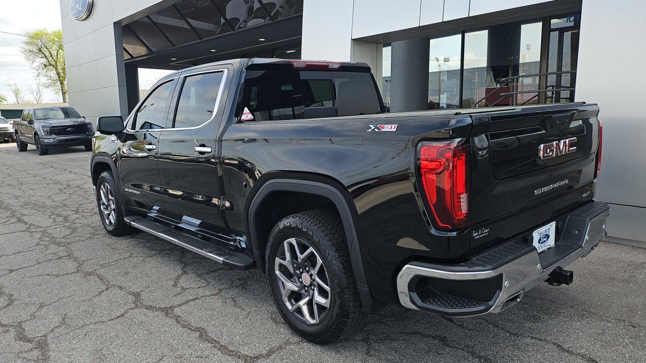 Used 2024 GMC Sierra 1500 SLT w/ SLT Premium Plus Package AWD/4WD image 3