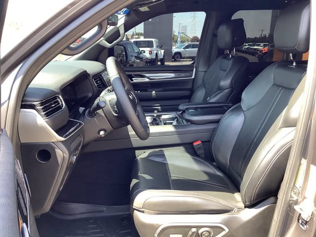 Used 2024 Jeep Wagoneer L 4WD w/ Premium Group I image 8
