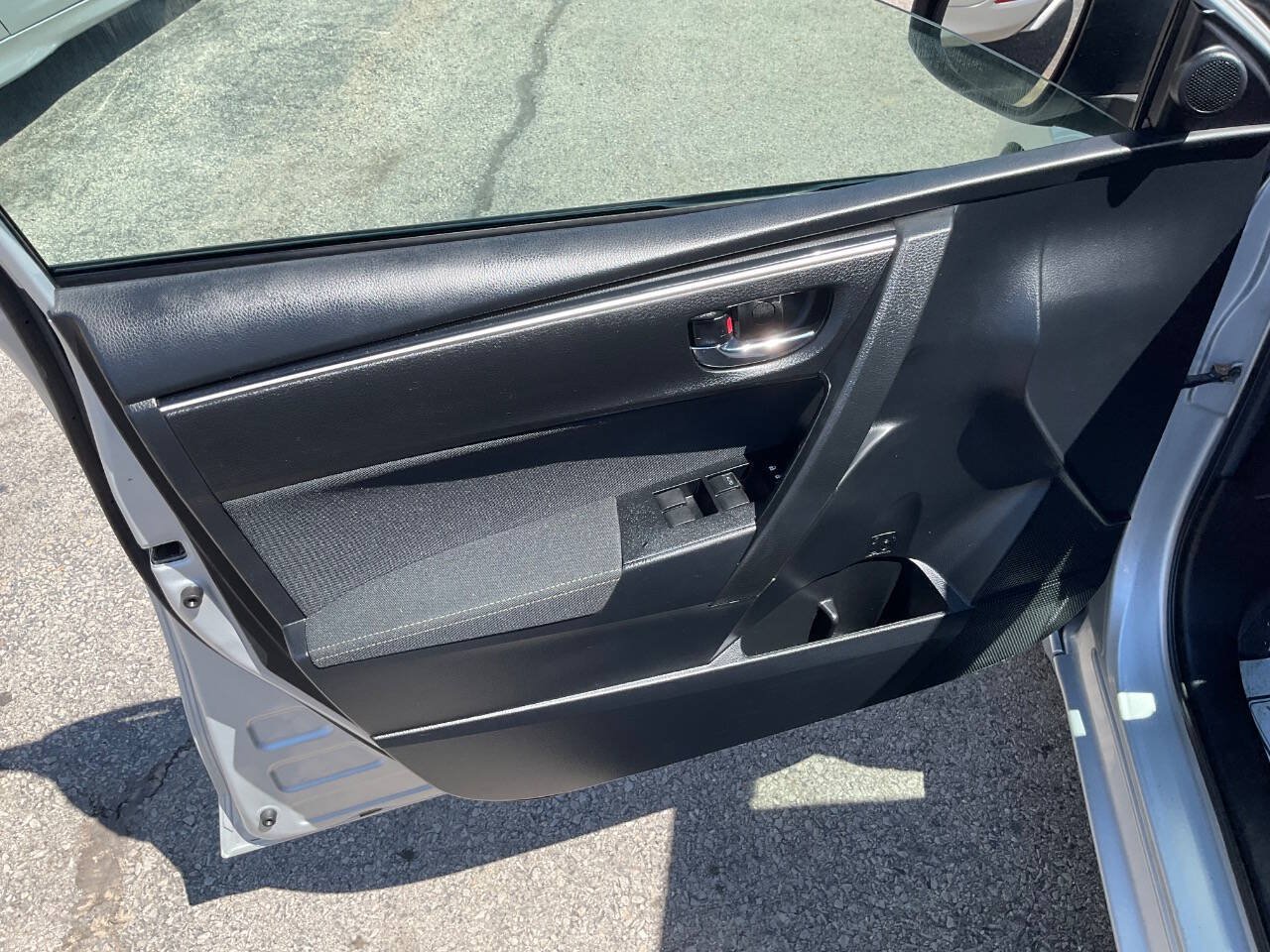 Used 2017 Toyota Corolla LE FWD image 16