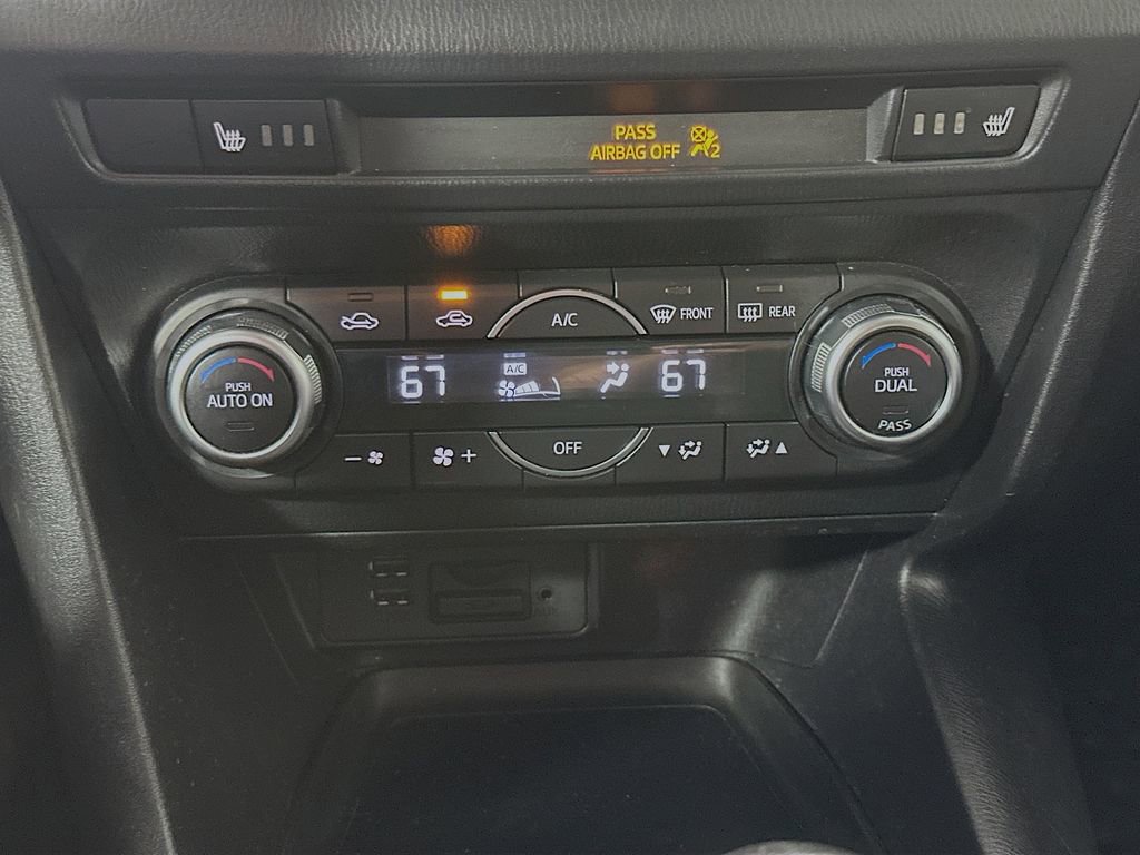 Used 2017 MAZDA MAZDA3 Touring FWD image 19