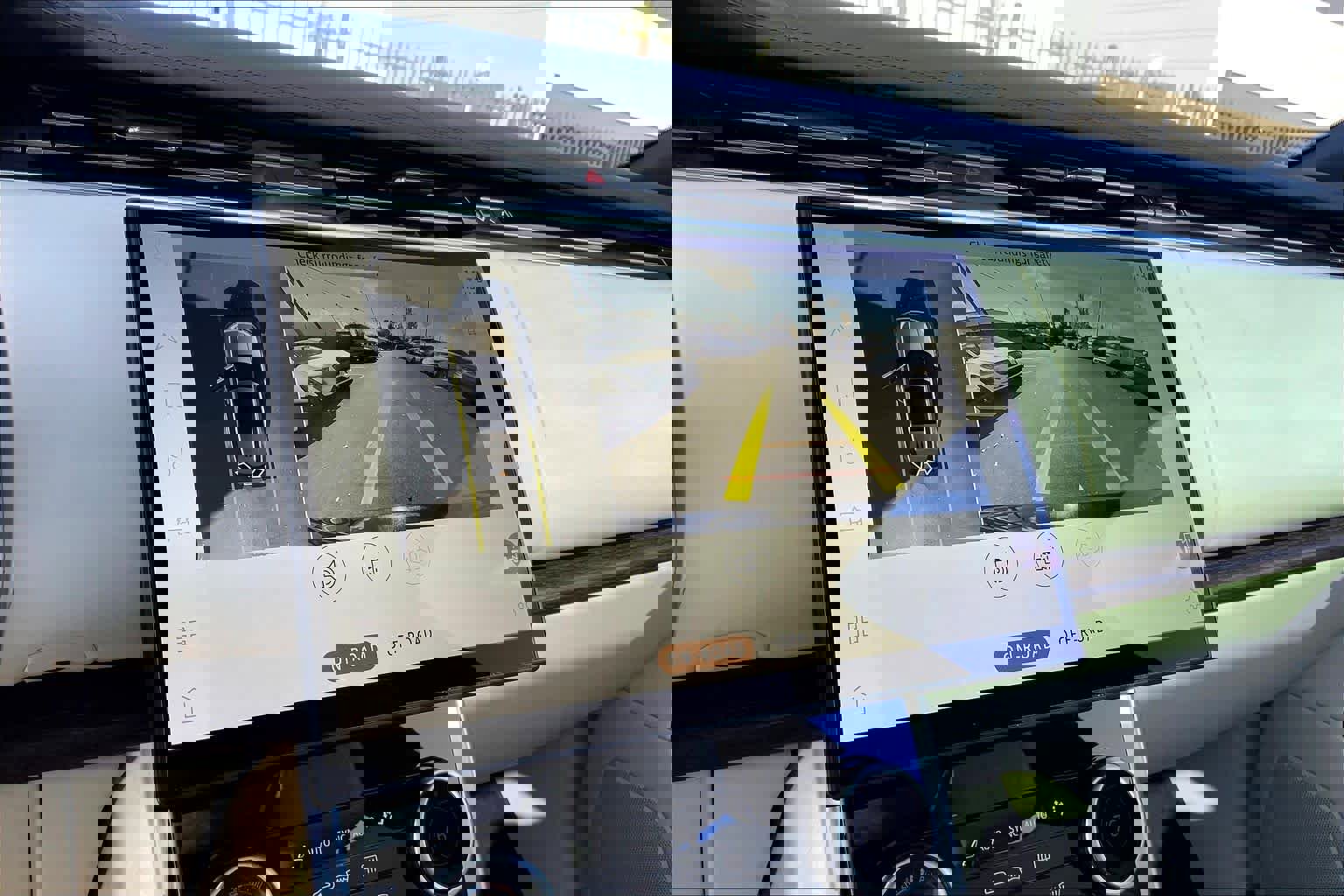 Used 2023 Land Rover Range Rover Long Wheelbase SE image 23