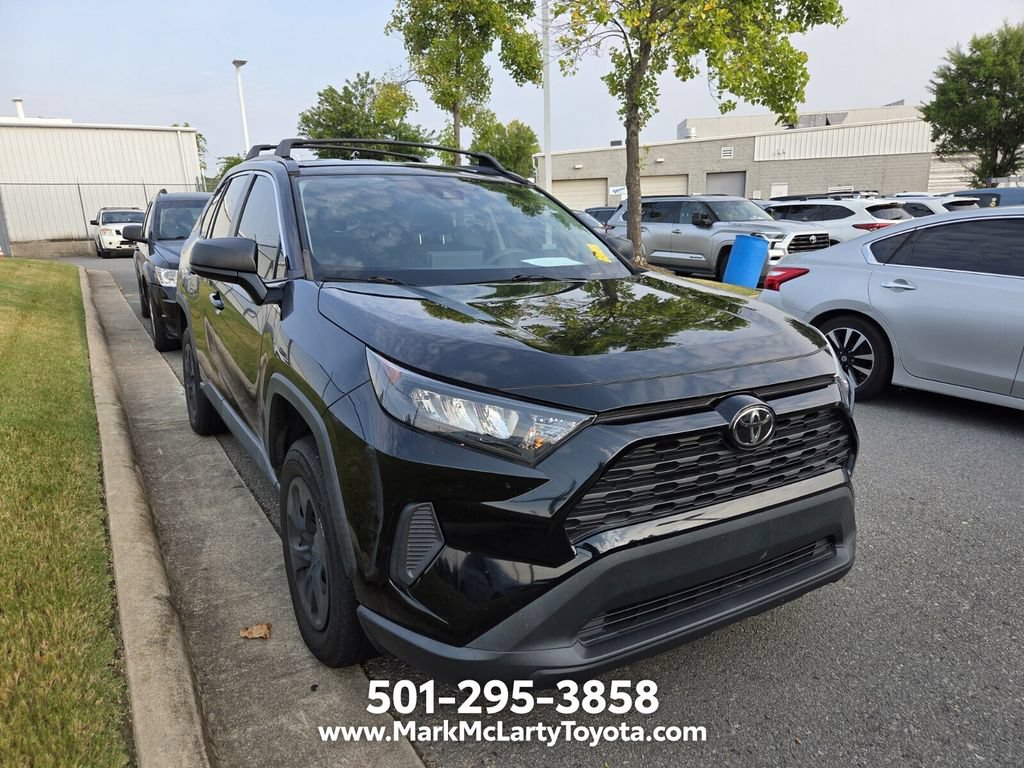 Used 2020 Toyota RAV4 LE FWD image 3