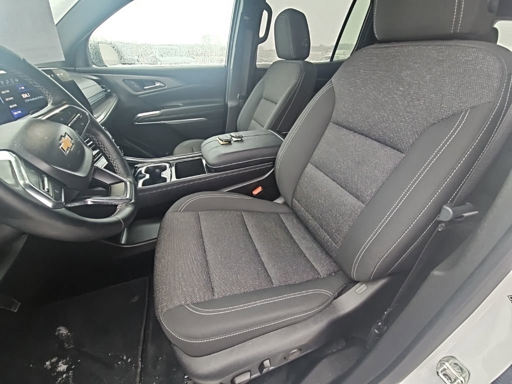 Certified 2025 Chevrolet Traverse LT image 12