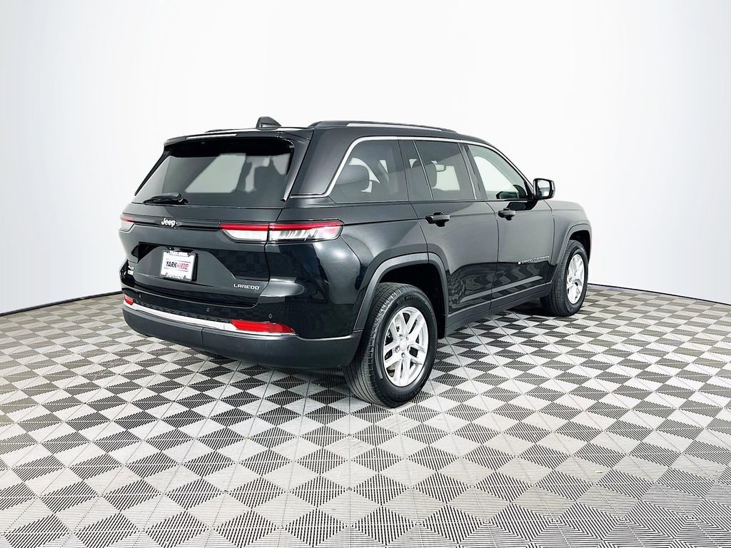 Certified 2023 Jeep Grand Cherokee Laredo AWD/4WD image 12