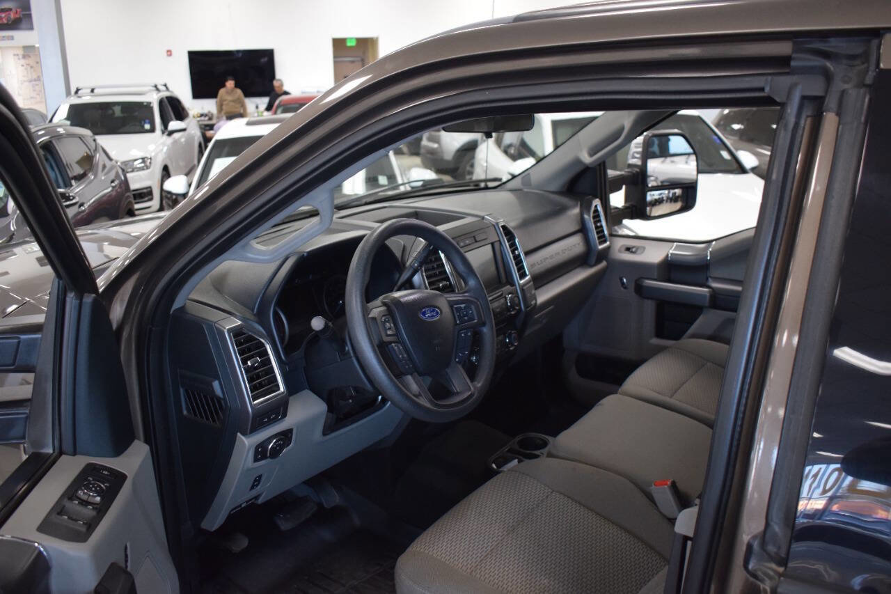 Used 2017 Ford F350 XLT w/ XLT Premium Package image 40