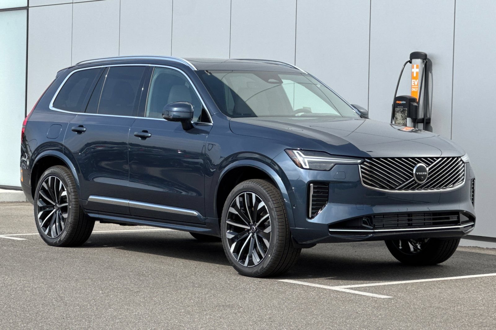 New 2026 Volvo XC90 T8 Ultra w/ Protection Package AWD/4WD image 7