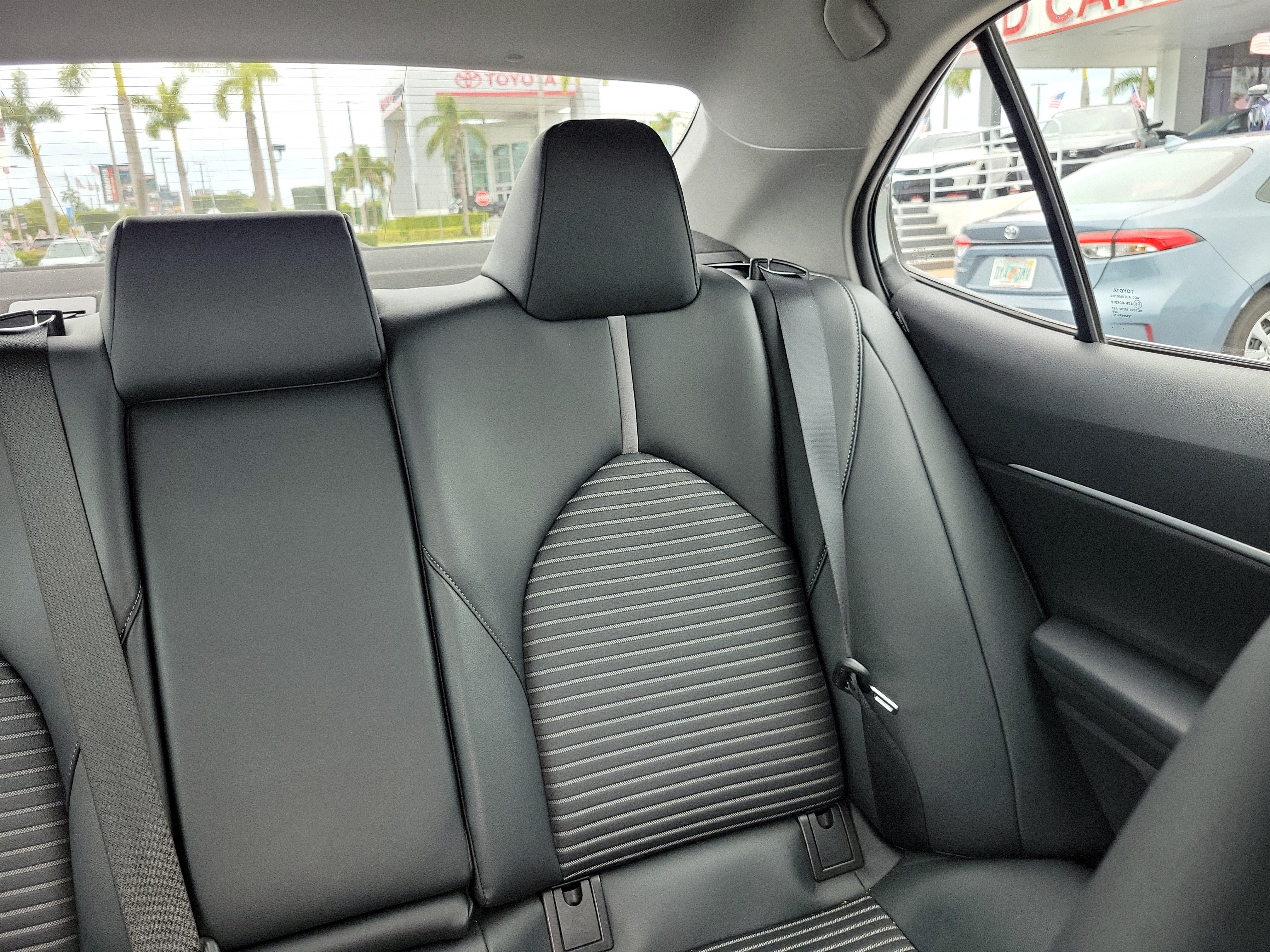Used 2022 Toyota Camry SE FWD image 22