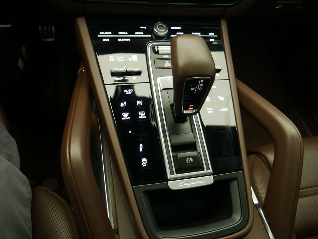 Certified 2023 Porsche Cayenne Turbo AWD/4WD image 34