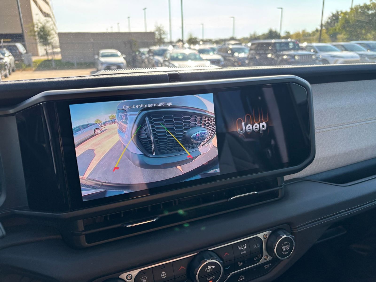 Used 2025 Jeep Wrangler Sahara image 17