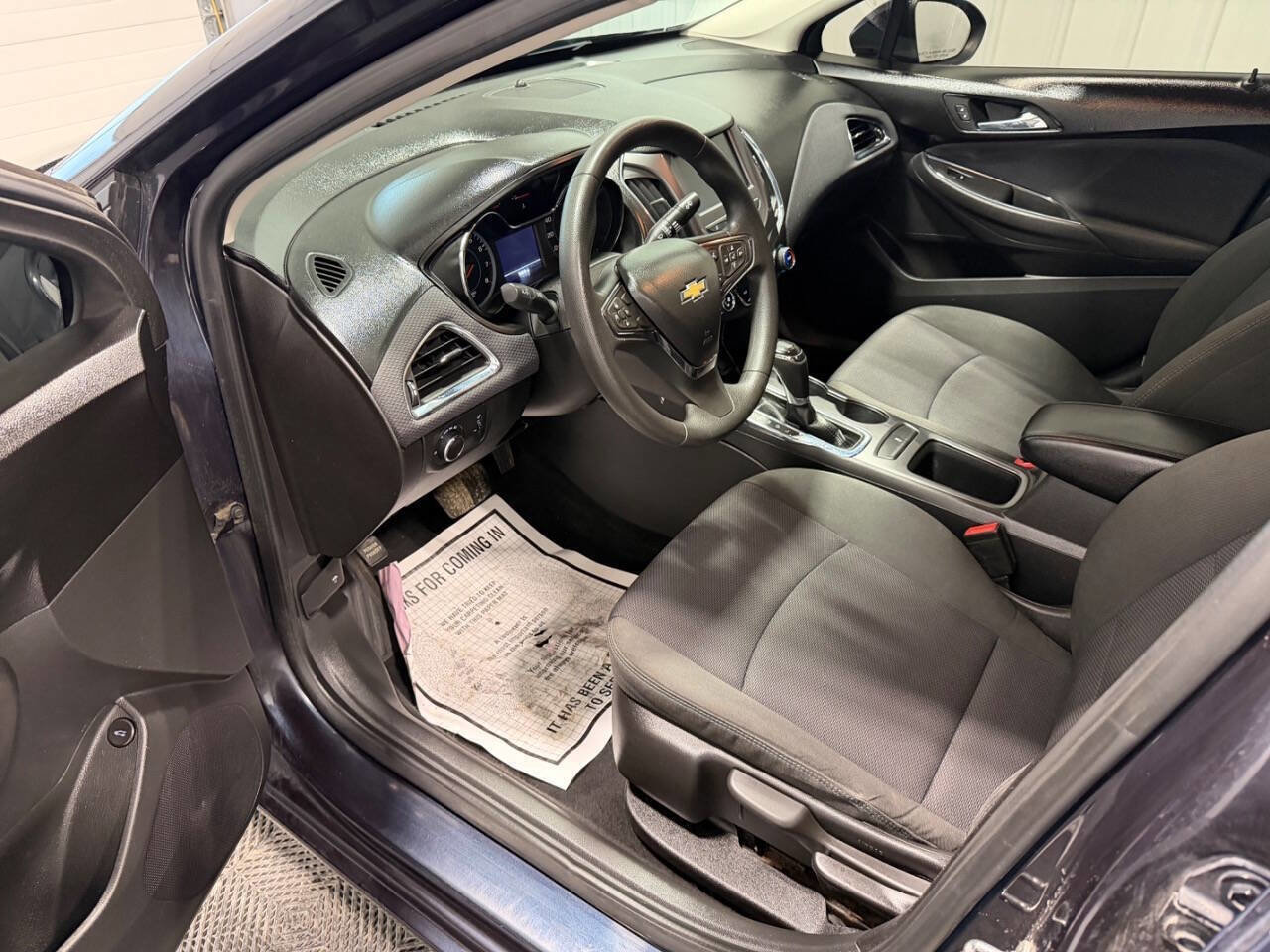 Used 2016 Chevrolet Cruze LT FWD image 4