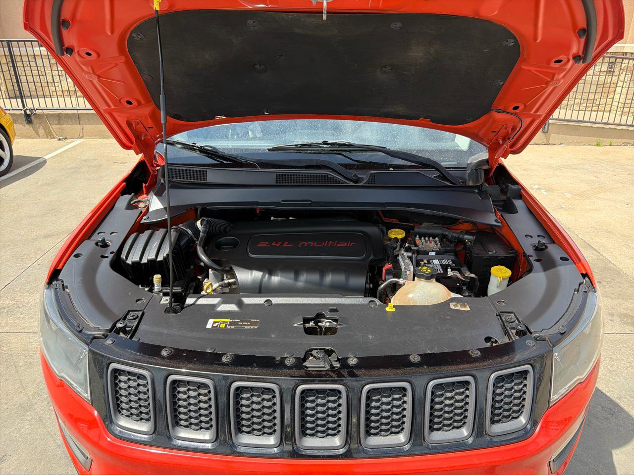 Used 2017 Jeep Compass Trailhawk w/ Leather Interior Group AWD/4WD image 40