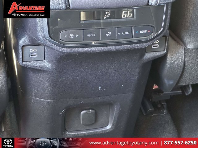 Used 2024 Toyota Grand Highlander AWD image 16