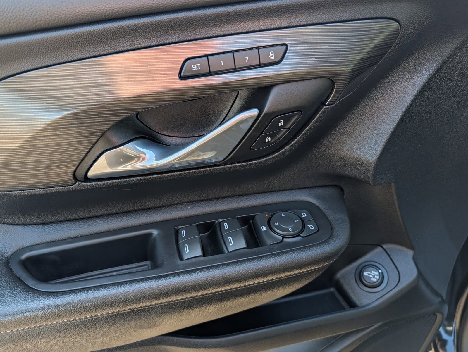 Used 2022 GMC Terrain SLT w/ Infotainment Package II image 28