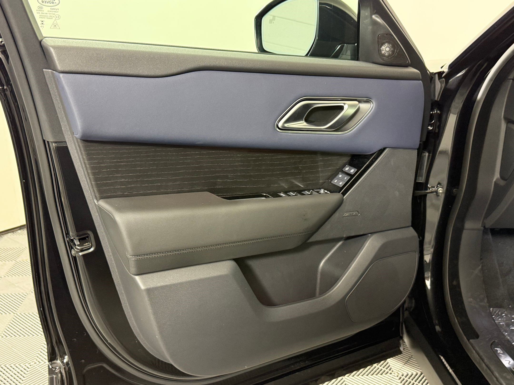 New 2026 Land Rover Range Rover Velar S AWD/4WD image 21