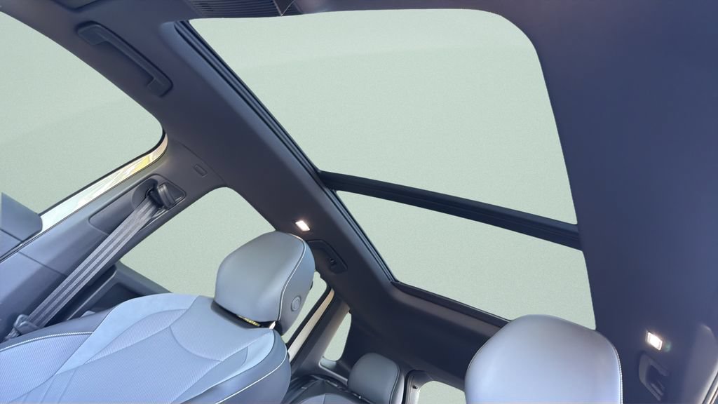 New 2026 Volkswagen Tiguan SE R-Line FWD image 16