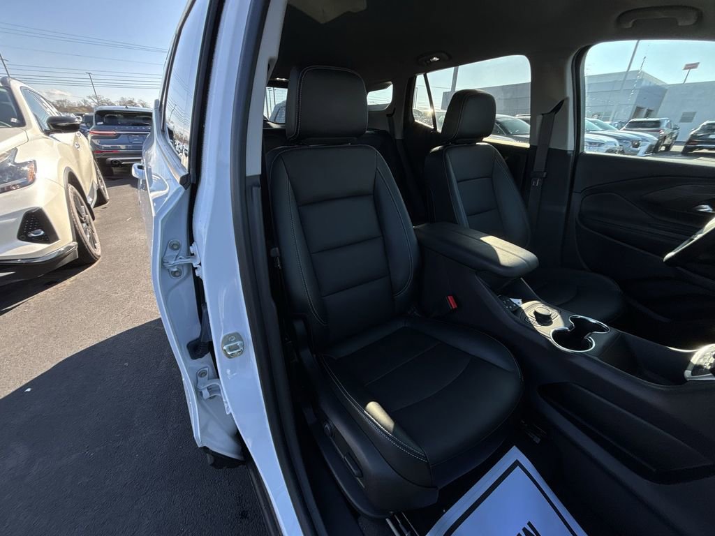 Used 2023 GMC Terrain SLT image 30