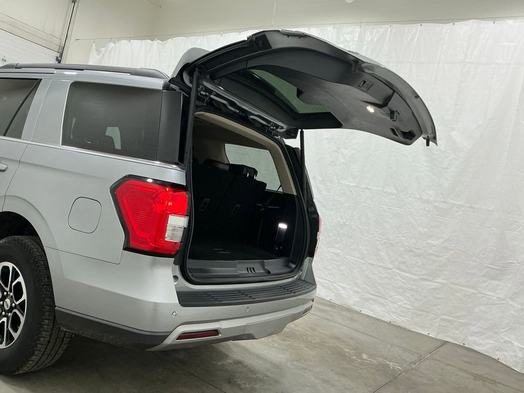 Used 2024 Ford Expedition XLT image 26