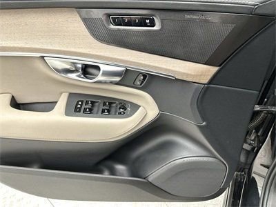 Certified 2025 Volvo XC90 B5 Plus w/ Protection Package Premier image 13