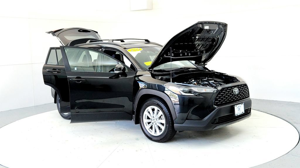 Certified 2024 Toyota Corolla Cross LE w/ Moonroof Package AWD/4WD image 12