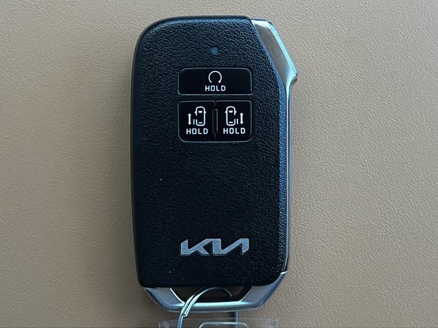 Used 2024 Kia Carnival LX FWD image 33