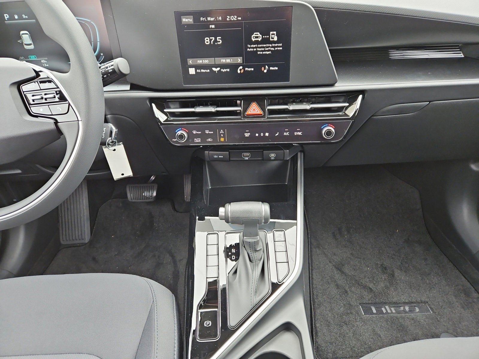 Used 2025 Kia Niro LX image 11