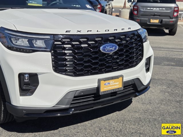 Certified 2025 Ford Explorer ST-Line w/ Premium Package RWD image 2