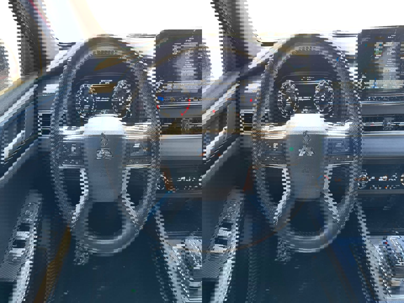 Used 2023 Mitsubishi Outlander SE Black Edition image 13