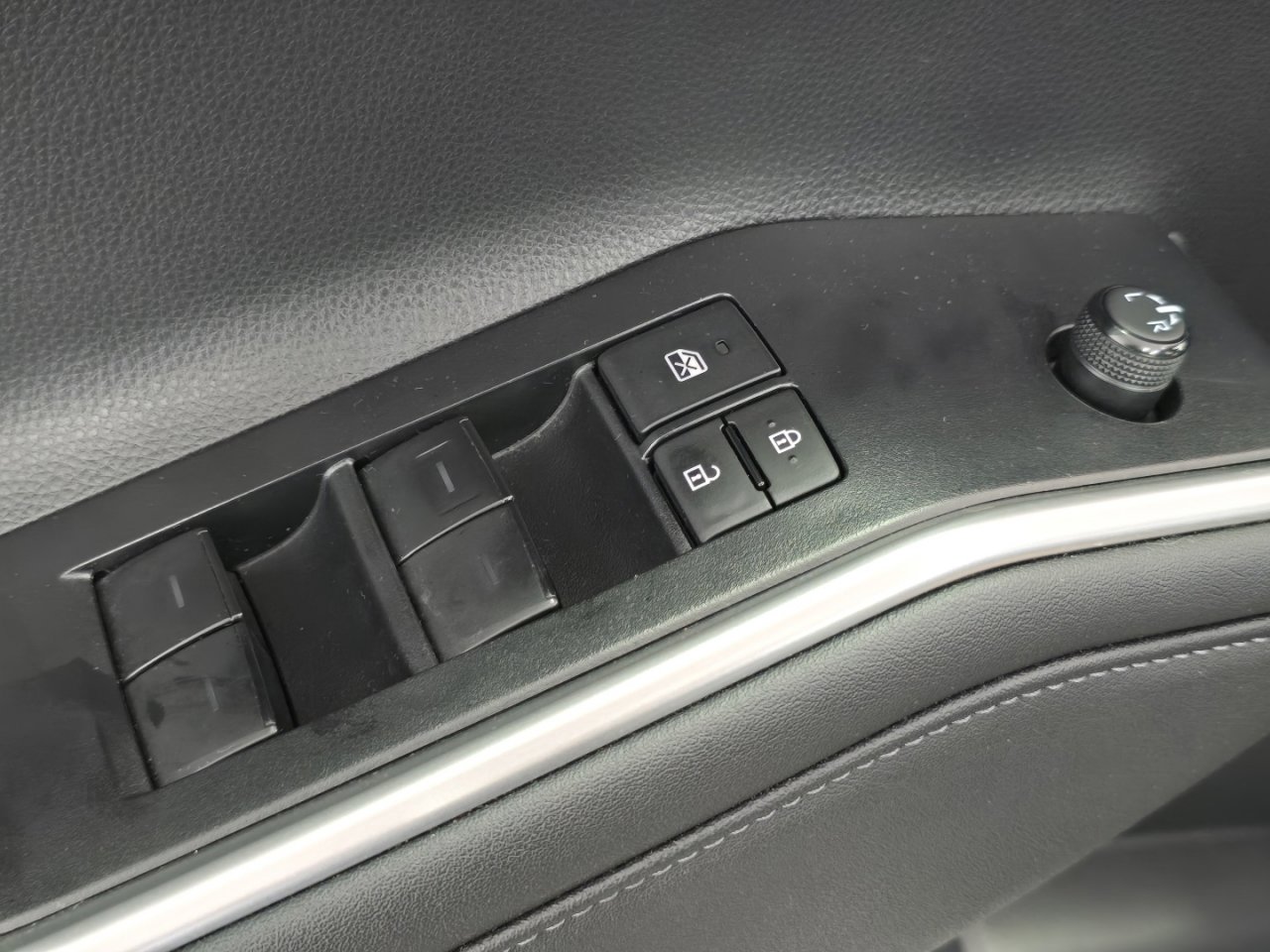 Used 2023 Toyota Highlander XLE AWD/4WD image 25