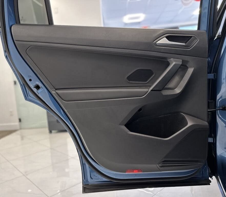 Used 2019 Volkswagen Tiguan SE w/ Panoramic Sunroof Package AWD/4WD image 34