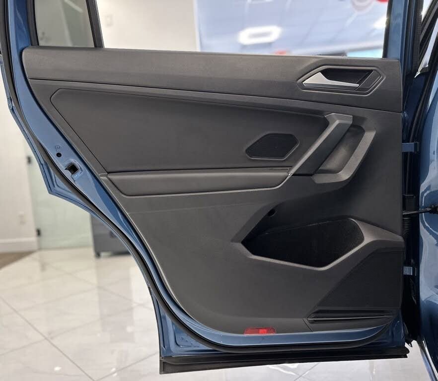 Used 2019 Volkswagen Tiguan SE w/ Panoramic Sunroof Package image 34