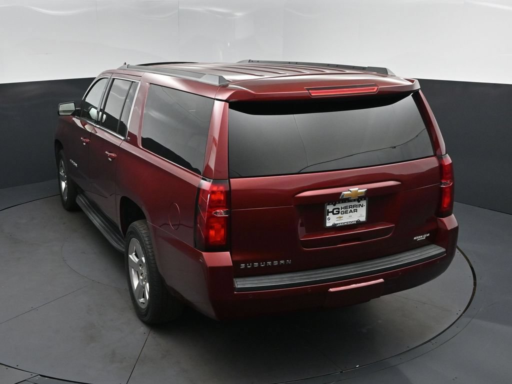 Used 2020 Chevrolet Suburban LT w/ Luxury Package RWD image 33