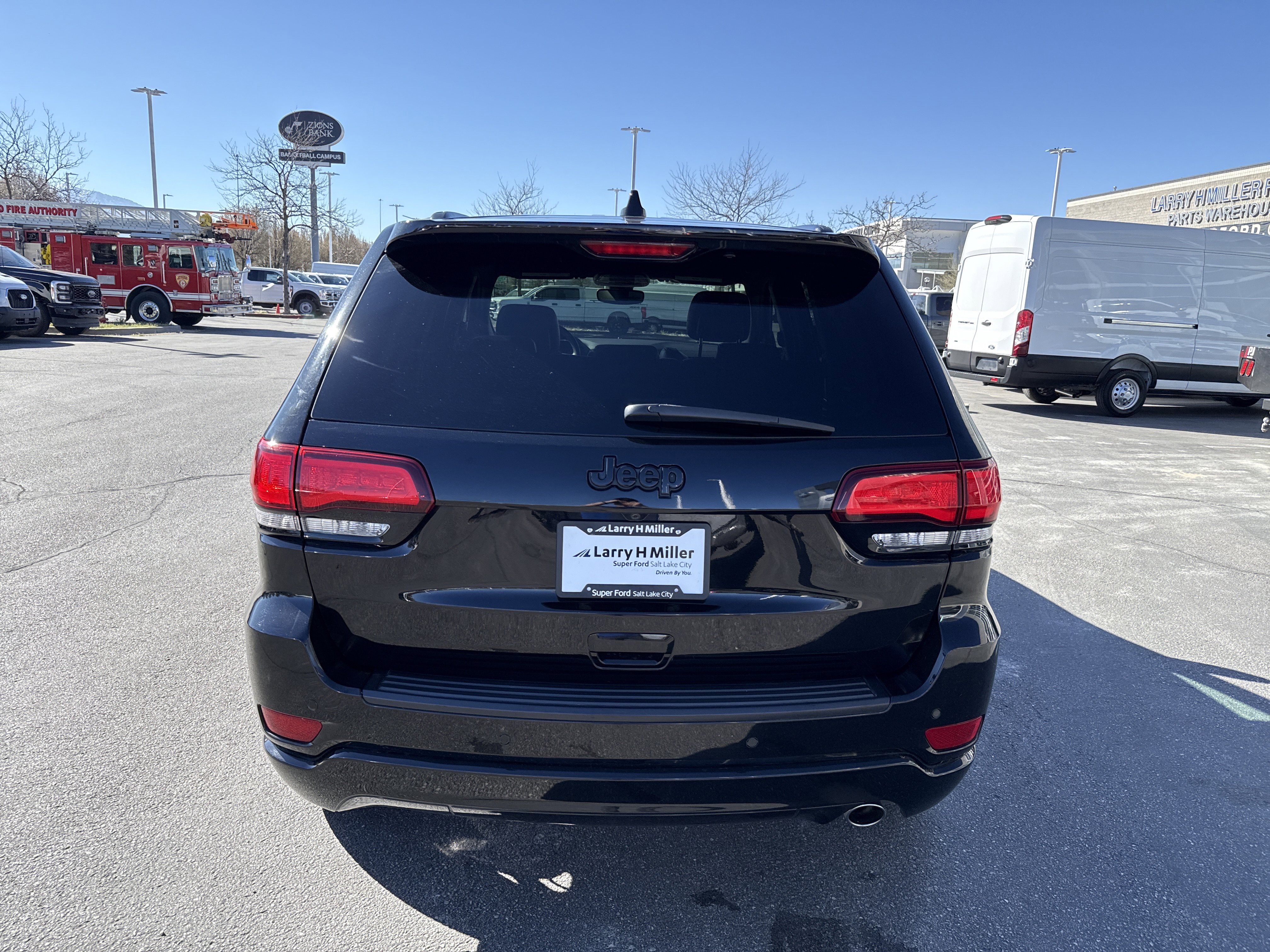Used 2019 Jeep Grand Cherokee Altitude image 4