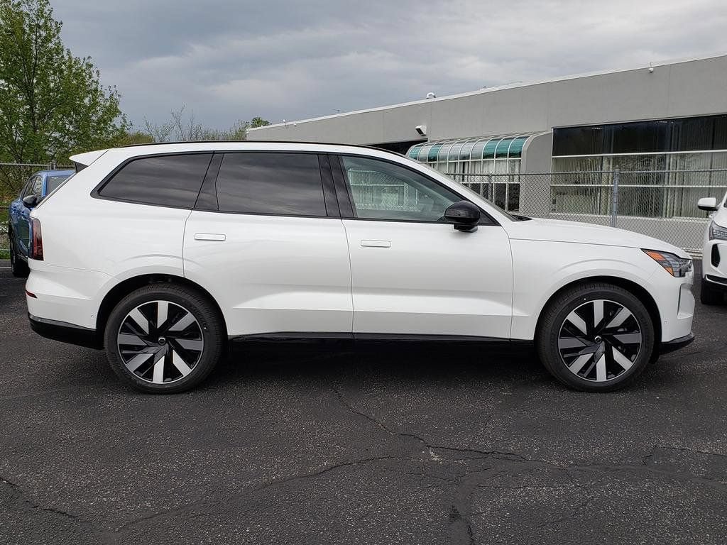 New 2026 Volvo EX90 Ultra AWD/4WD image 2