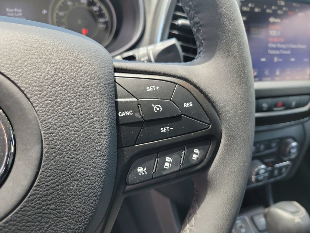 Used 2023 Jeep Cherokee Trailhawk AWD/4WD image 26